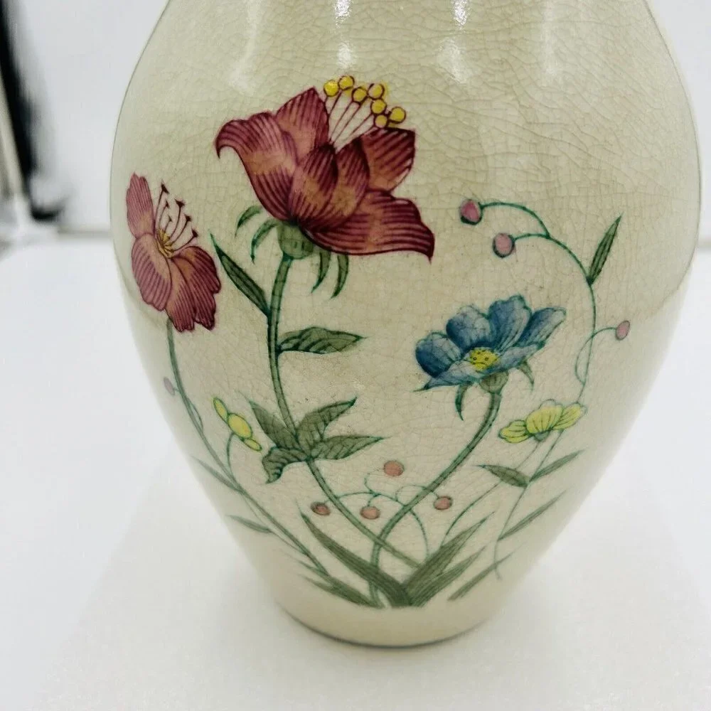 Andrea by Sadek Hand Painted Porcelain Vase Fleur de Chantilly #6604 9” Tall